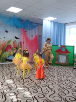 Утренник в младших группах Утренник в младших группах.